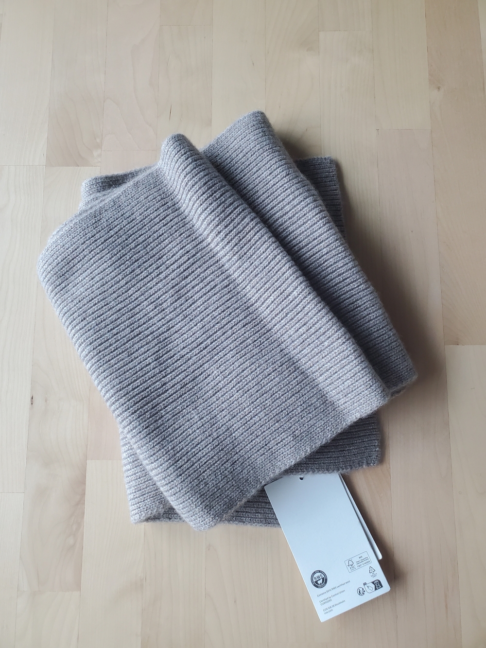 COS Ribbed Wool Cashmere Scarf - Picture 3 of 8